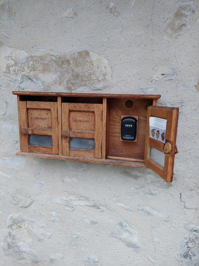 לינה וארוחת בוקר שברה Aux Trois Soleils מראה חיצוני תמונה